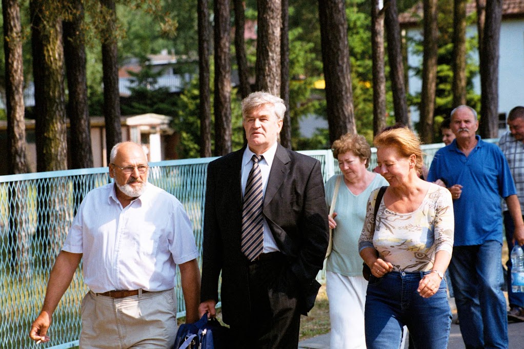 Zdjęcie grupowe uczestników V Zjazdu Rodu Rodziewiczów w 2006 roku, Boże Ciało w Międzywodziu