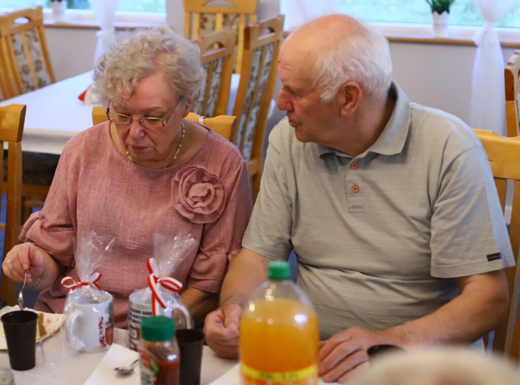 XVIII Zjazd Rodziewiczów – Tadeusz i Alicja z Węgorzewa przy wspólnym biesiadowaniu